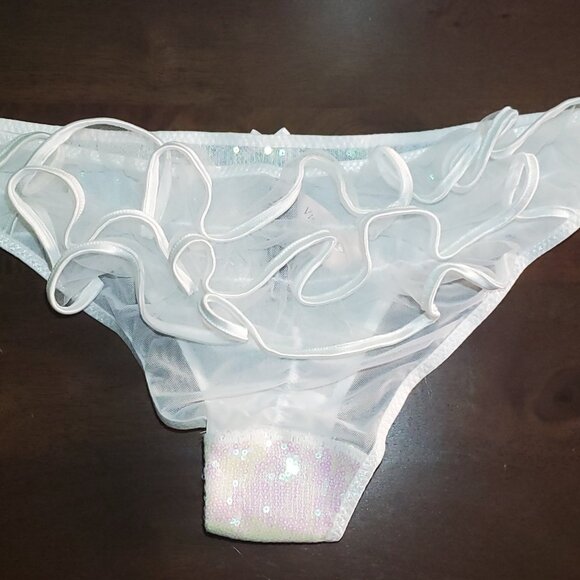 Victoria's Secret Cheeky Panties. New with Tags Size Medium. - Picture 4 of 5